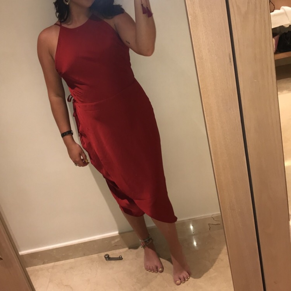 Red express silky dress